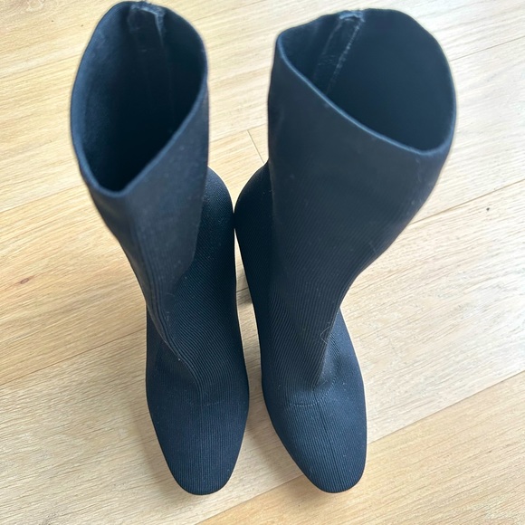 Kendall & Kylie 7,5 M Black Hailey Sock Booties 4” heel - Picture 4 of 5